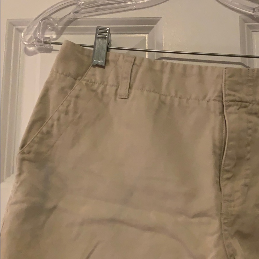GAP Khakis Shorts - Picture 2 of 4
